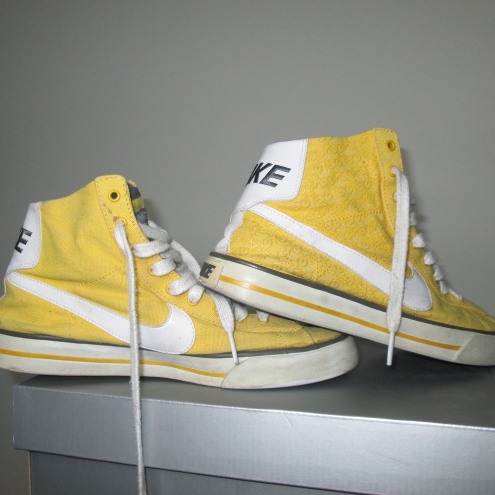 Vintage yellow Nike blazers with bicycle detailing #vintage #unique #skater